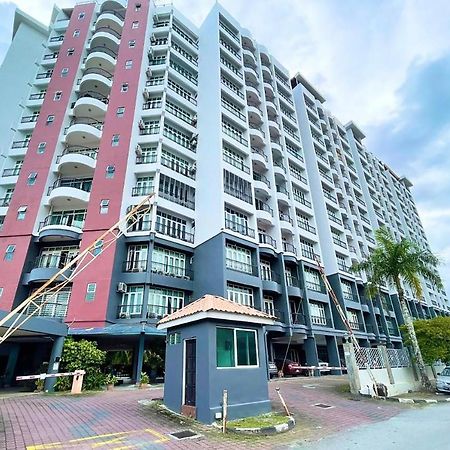 Lui Lui Comfy Condo In Great Location Kuah Exterior photo