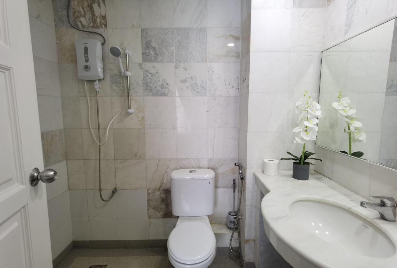 Lui Lui Comfy Condo In Great Location Kuah Exterior photo