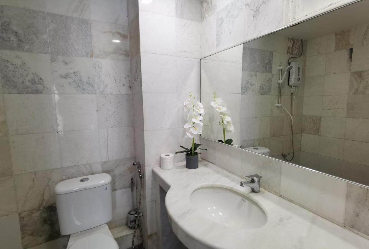 Lui Lui Comfy Condo In Great Location Kuah Exterior photo